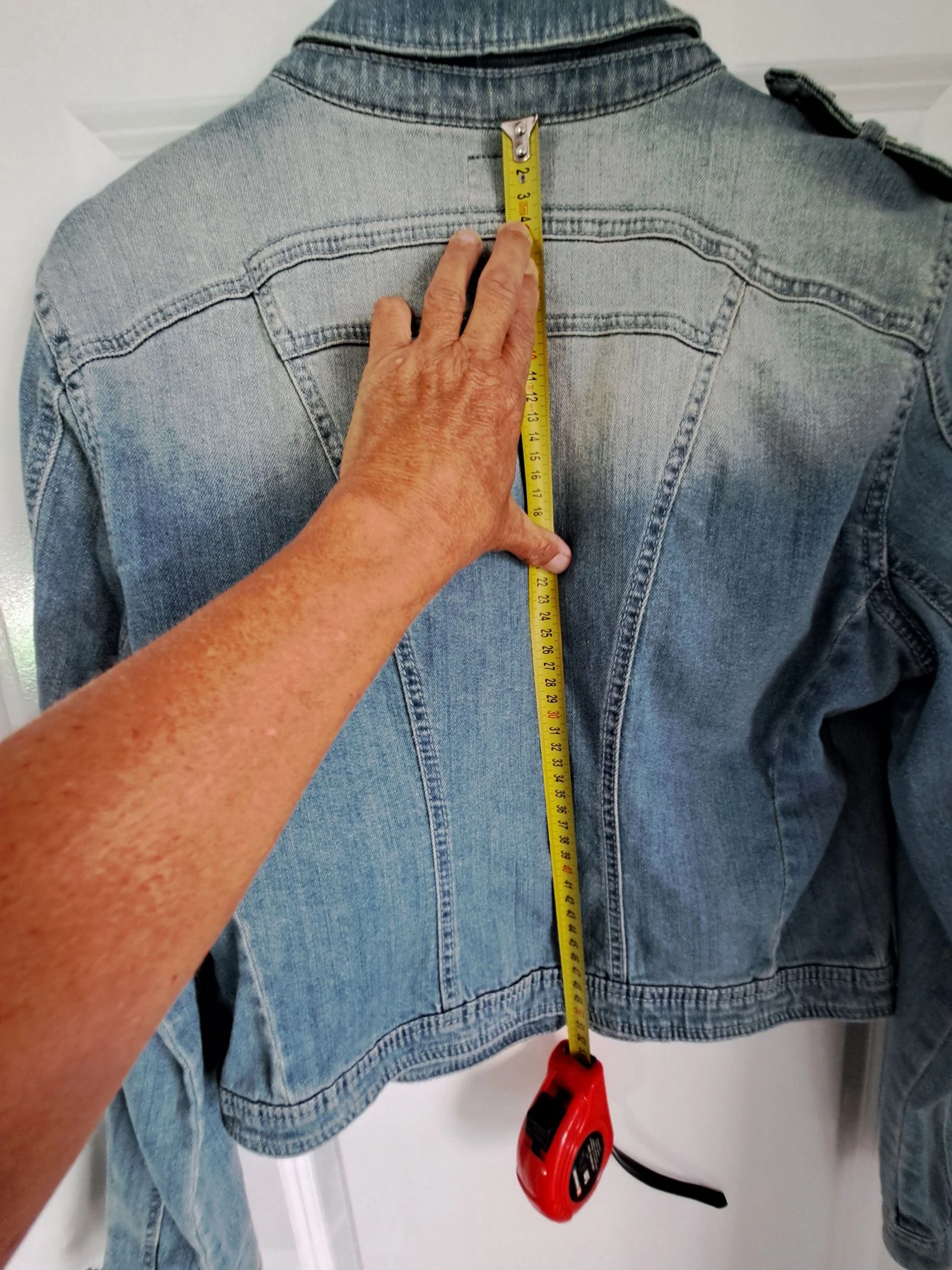 Jaqueta de Jeans Splinternieuw com studs (etiqueta de preço ainda está presa) – photo 8